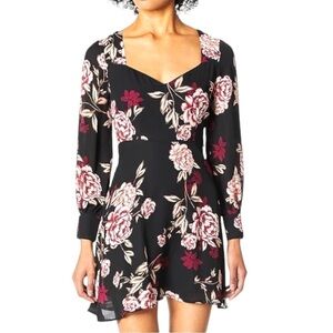 💟 2/$20 Cupcakes and Cashmere Black Floral Jaylyn Sweetheart Mini Dress Size 8